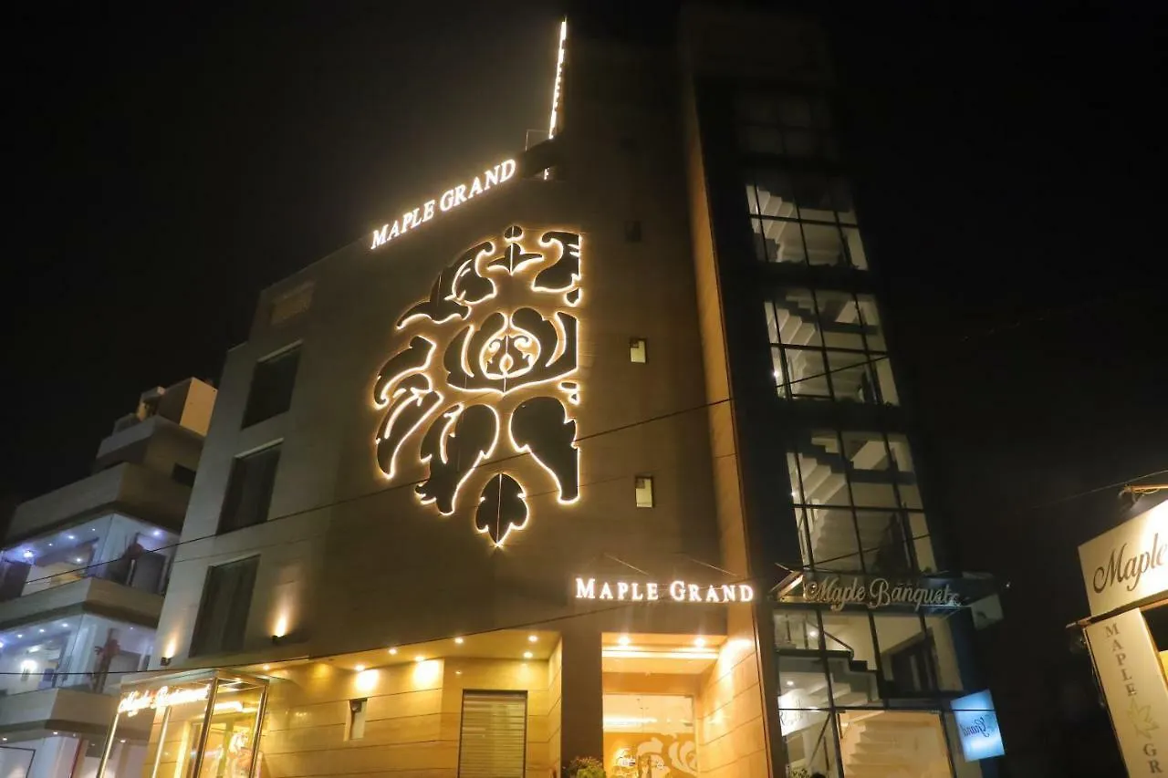 Maple Grand Hotel Agra  3*, Agra (Uttar Pradesh)