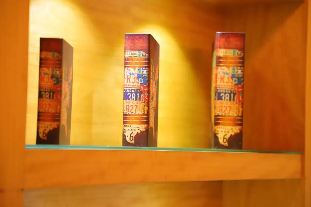Maple Grand Hotel Agra  3*, Agra (Uttar Pradesh) India